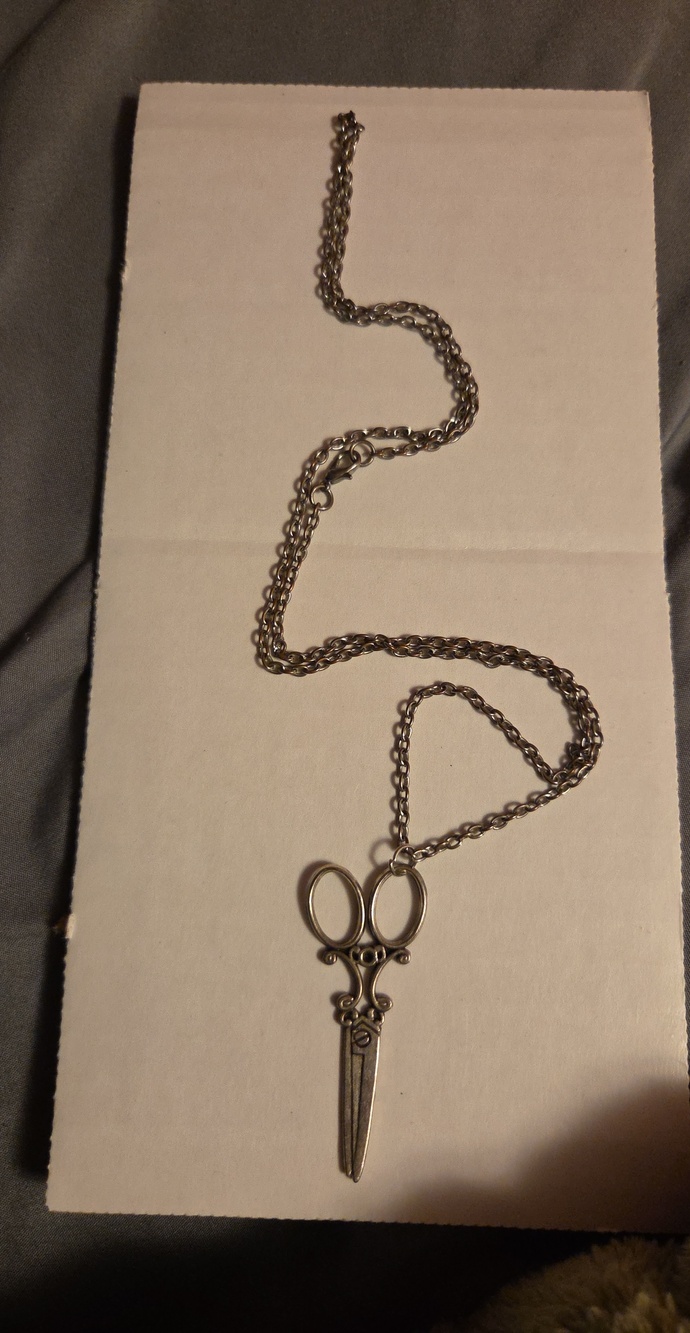 Vintage-Inspired Scissors Pendant Necklace - Silver